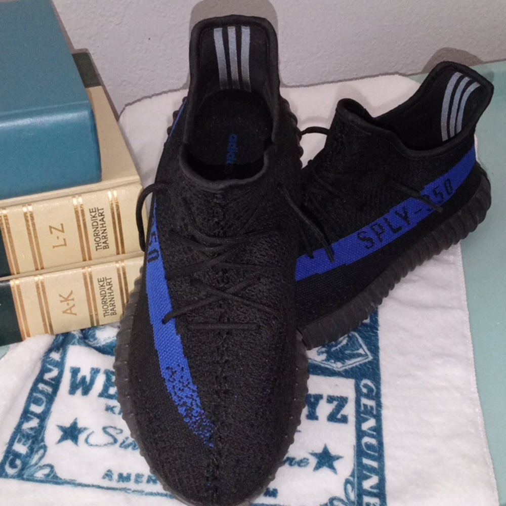 Yeezy Boost 350 V2 Dazzling Blue sneaker, size 11